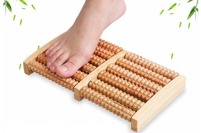 Giá bán dụng cụ massage chân bằng gỗ bao nhiêu tiền?